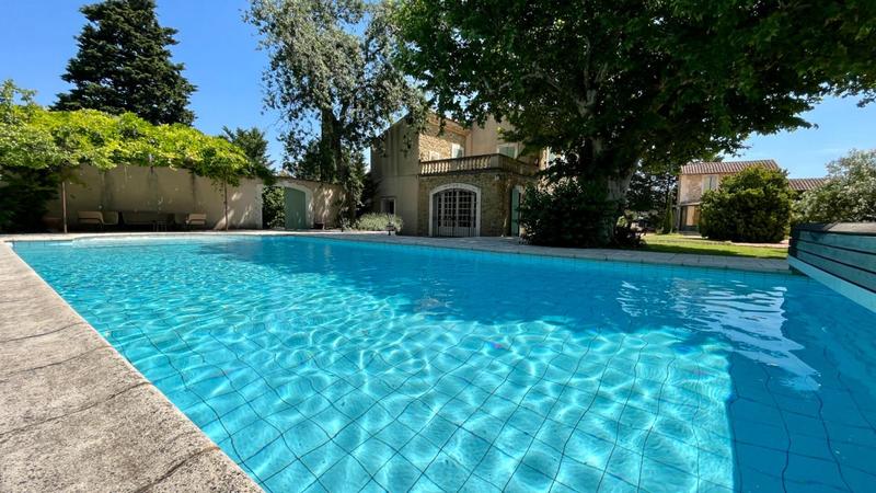 Mas - 400 m² - 15 pièces