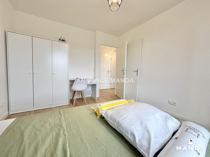Chambre - 12 m² - 4 pièces