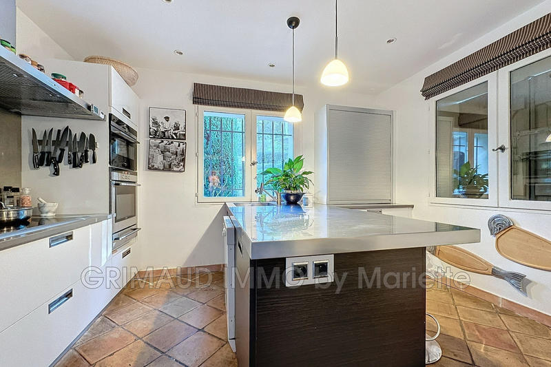 Maison - 242 m² - 8 pièces