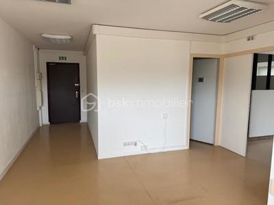 Bureau - 85 m² - 4 pièces