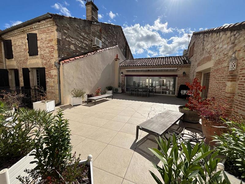 Appartement - 235 m² - 5 pièces