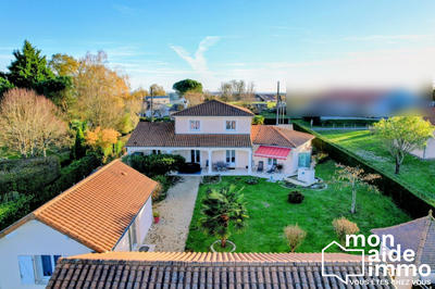 Maison traditionnelle - 164 m² - 6 pièces