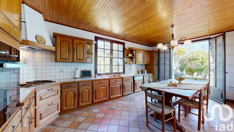 Maison - 221 m² - 7 pièces