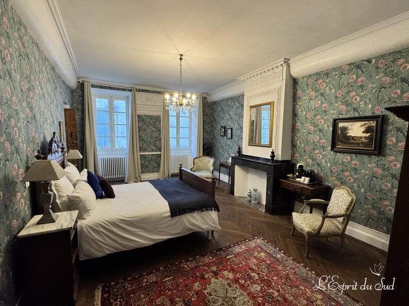 Maison - 668 m² - 14 pièces