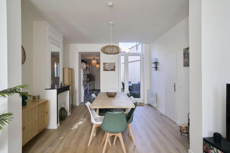 Maison - 179 m² - 11 pièces