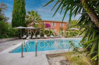 Propriété - 267 m² - 11 pièces