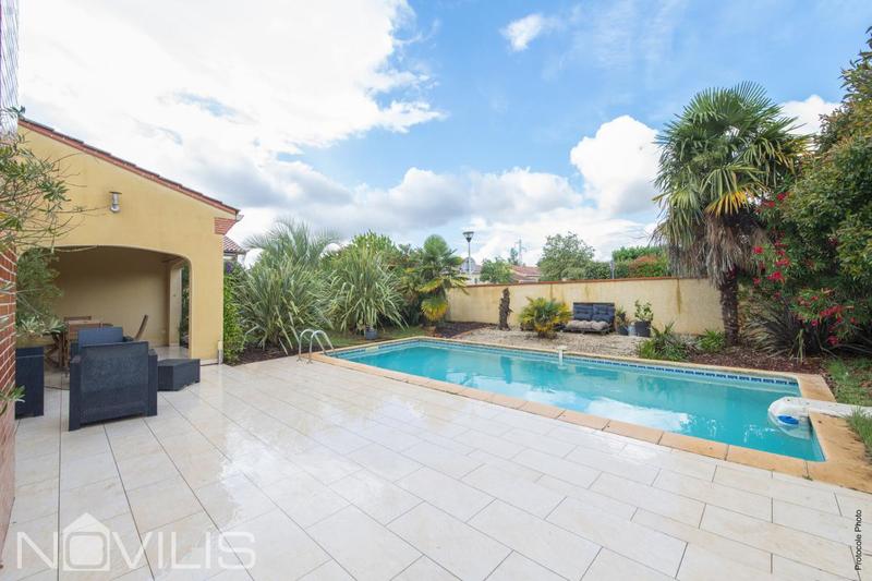 Maison - 181 m² - 7 pièces