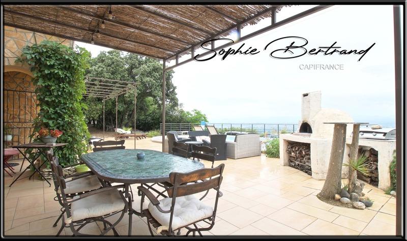 Maison - 236 m² - 9 pièces