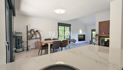 Maison traditionnelle - 230 m² - 7 pièces