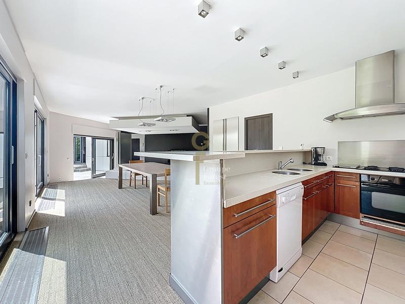 Maison - 231 m² - 6 pièces