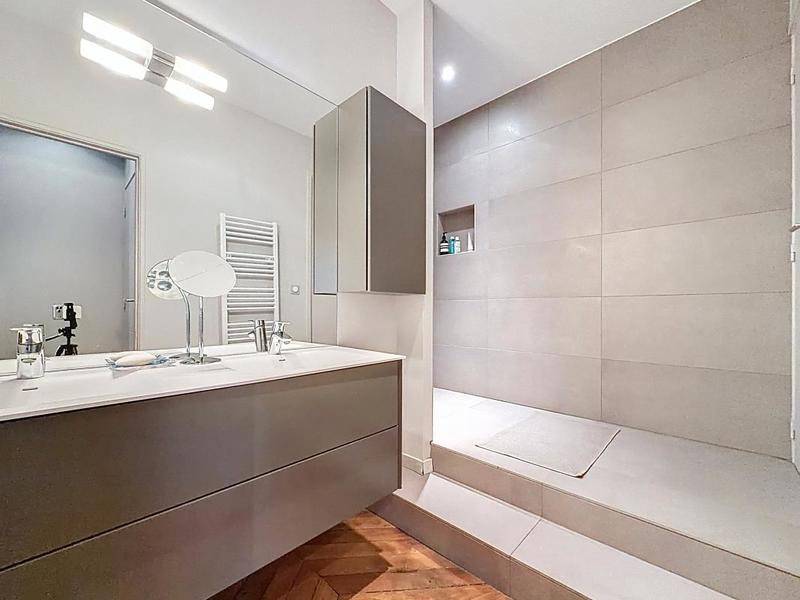 Appartement bourgeois - 107 m² - 3 pièces