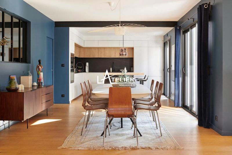 Maison - 210 m² - 10 pièces