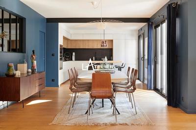 Maison - 210 m² - 10 pièces