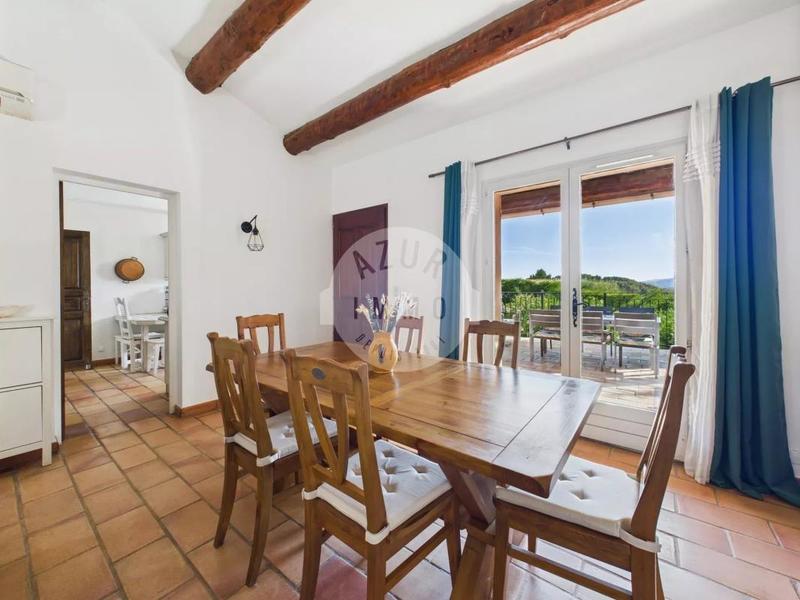 Maison - 96 m² - 5 pièces