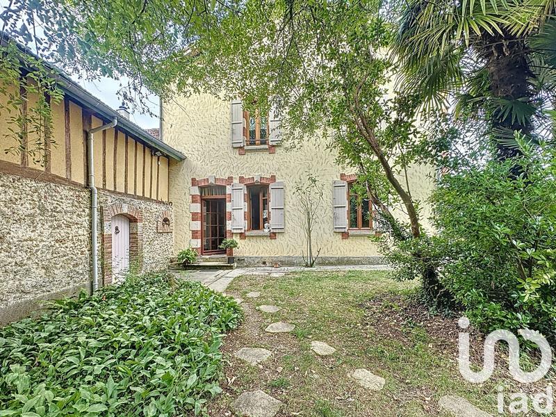 Maison - 218 m² - 8 pièces