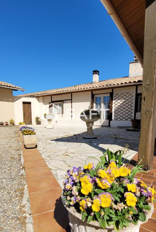 Maison - 242 m² - 8 pièces