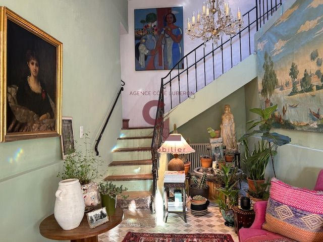 Maison - 285 m² - 9 pièces