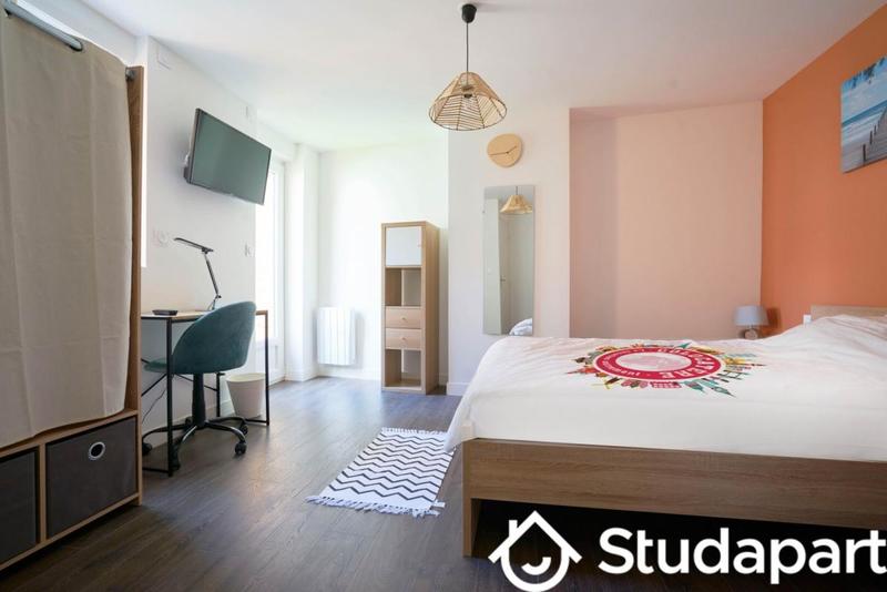 Chambre - 13 m² - 1 pièce