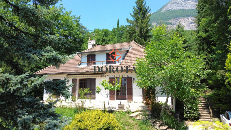 Maison - 182 m² - 9 pièces