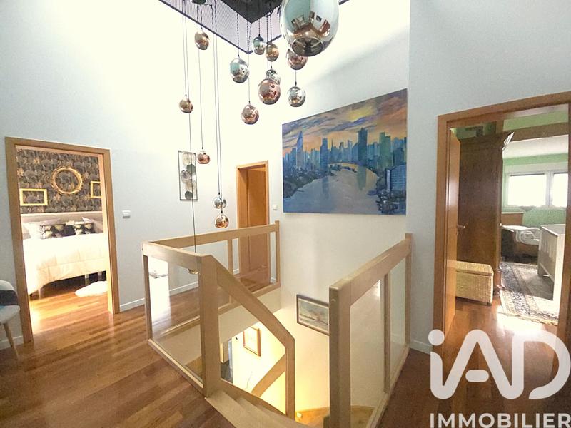 Maison - 210 m² - 7 pièces