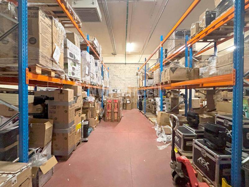 Local d'activités - 930 m²