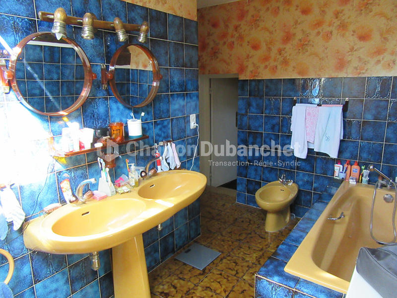 Maison - 235 m² - 9 pièces