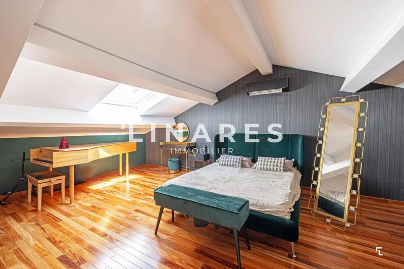 Maison - 239 m² - 6 pièces