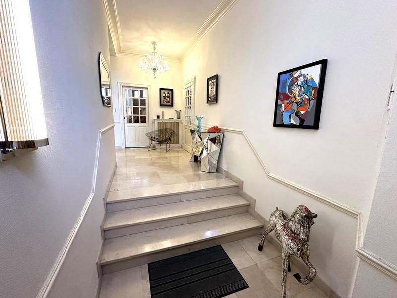 Maison - 424 m² - 13 pièces