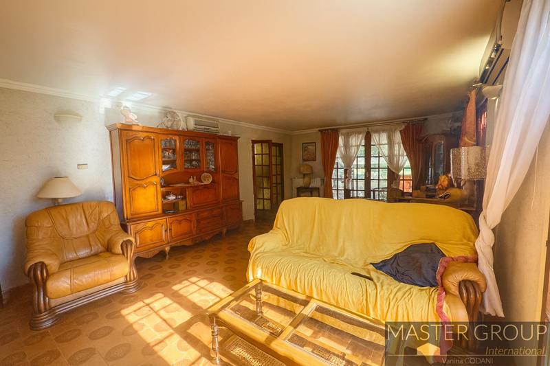 Maison - 208 m² - 9 pièces