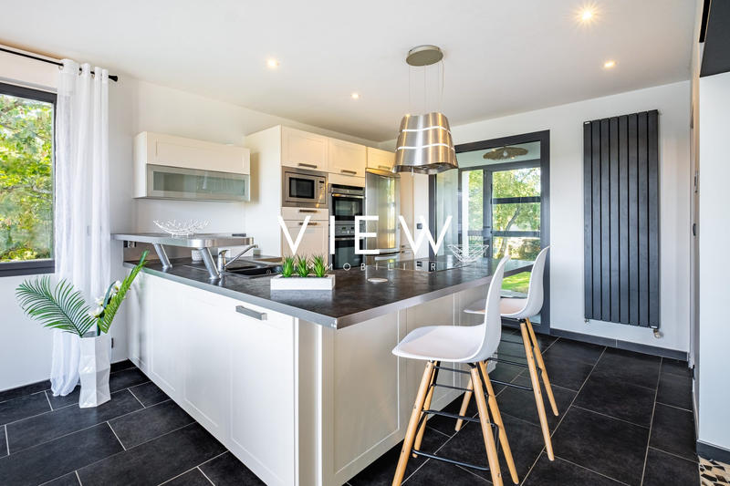 Maison - 210 m² - 7 pièces