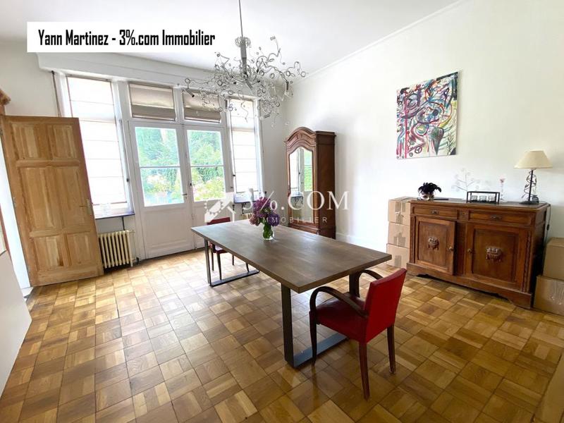 Maison - 276 m² - 9 pièces