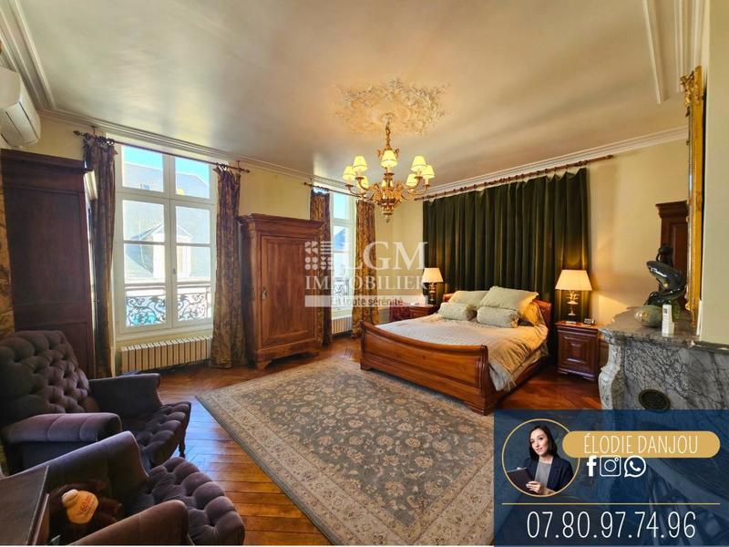 Demeure - 265 m² - 7 pièces