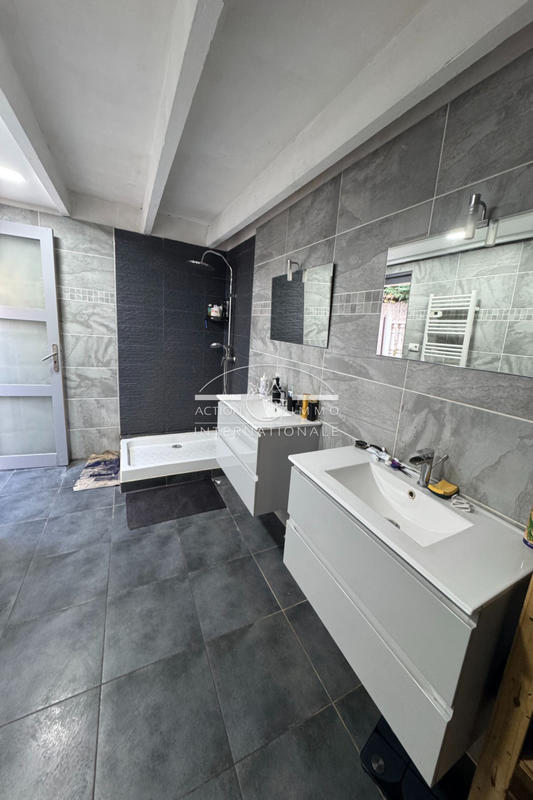 Maison - 270 m² - 5 pièces