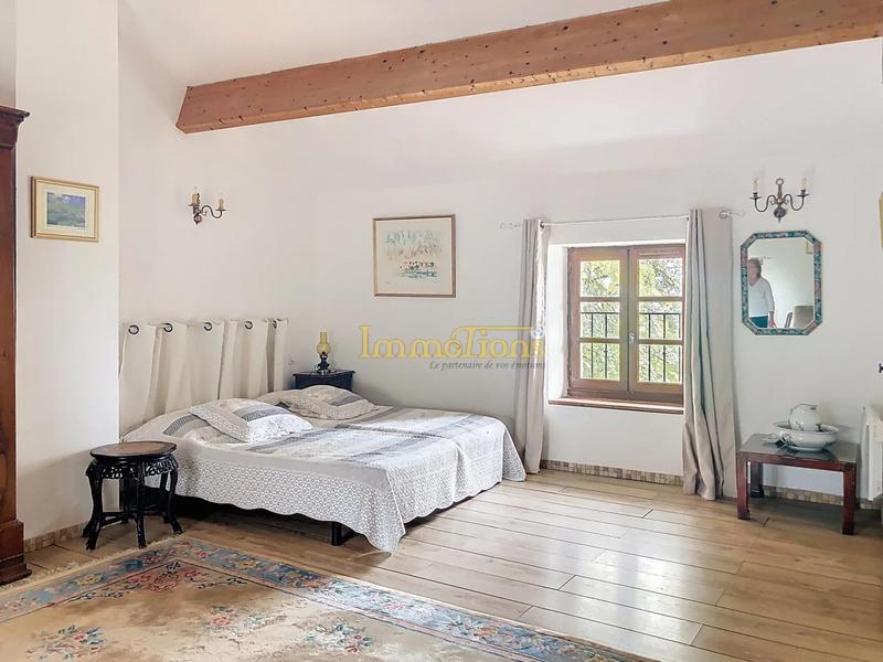 Maison - 354 m² - 12 pièces