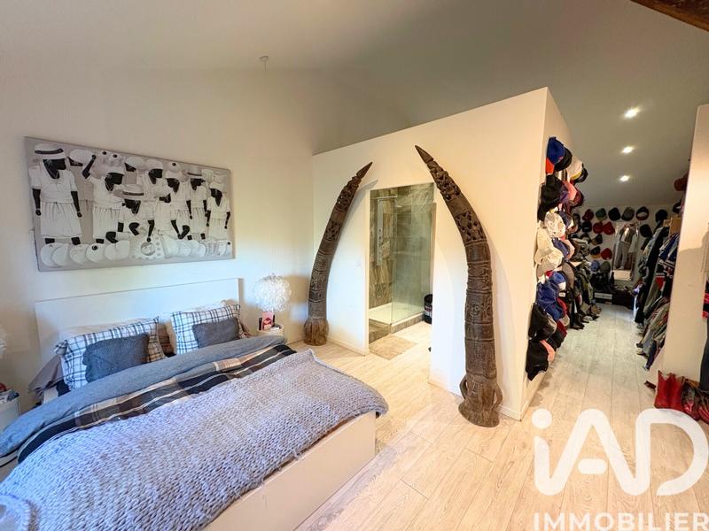 Maison - 200 m² - 7 pièces