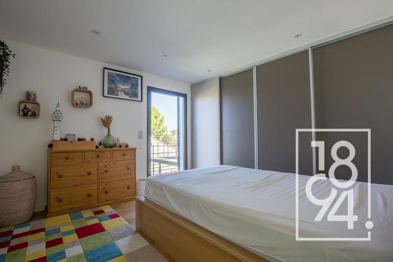 Maison - 270 m² - 5 pièces