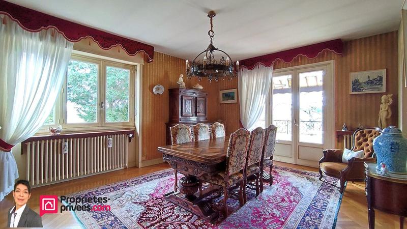 Maison - 218 m² - 8 pièces