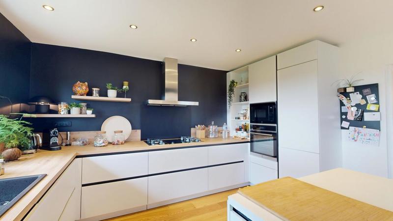 Maison traditionnelle - 276 m² - 8 pièces