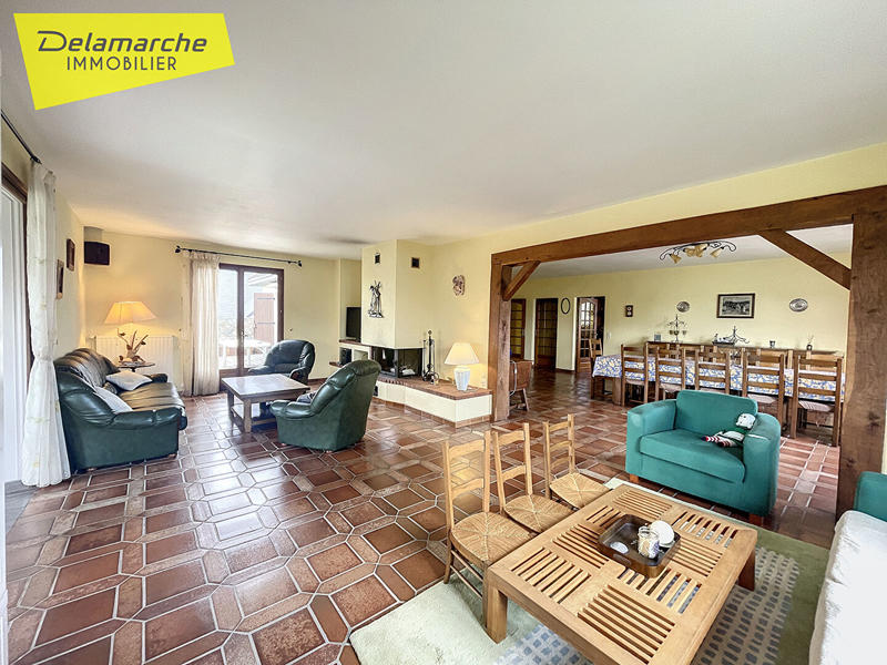 Maison - 303 m² - 9 pièces