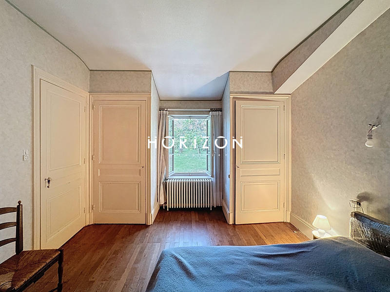 Maison ancienne - 205 m² - 8 pièces