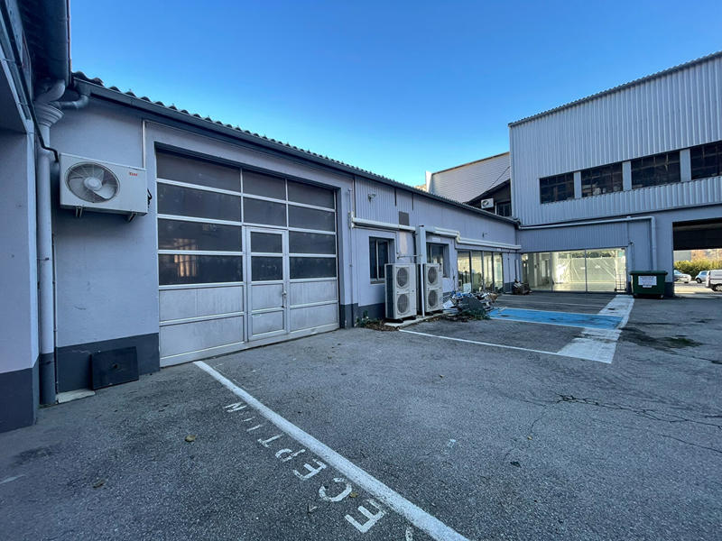 Local commercial - 1 500 m²