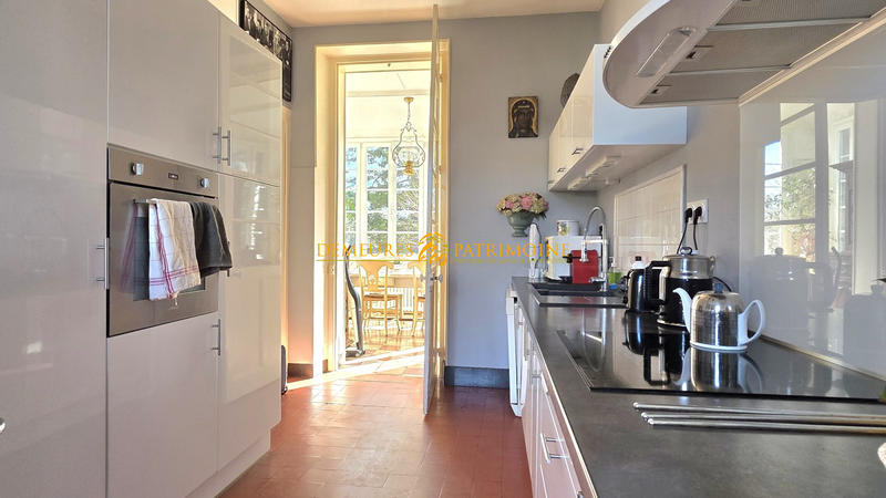 Maison - 202 m² - 6 pièces