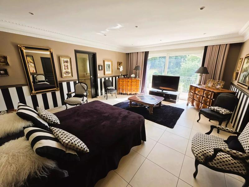 Maison - 226 m² - 7 pièces