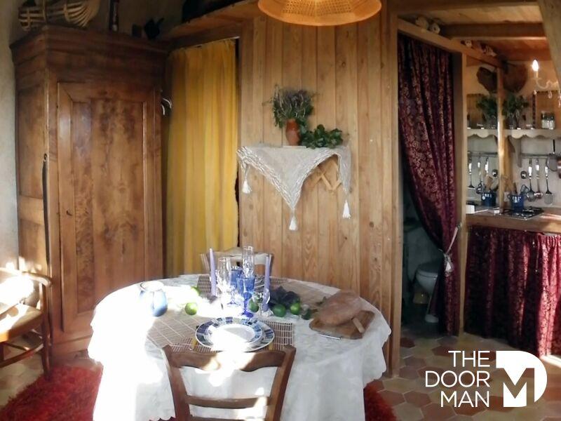 Propriété - 260 m² - 8 pièces