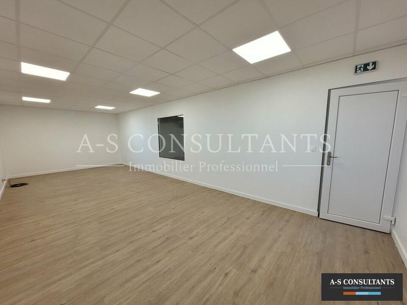 Local d'activité / Entrepôt - 155 m²