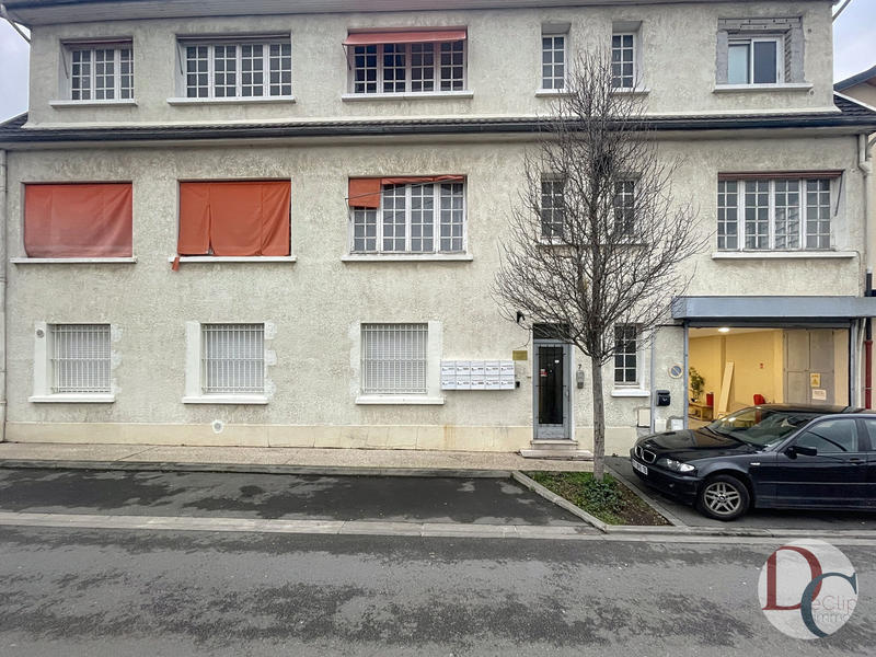 Local commercial - 210 m² - 9 pièces