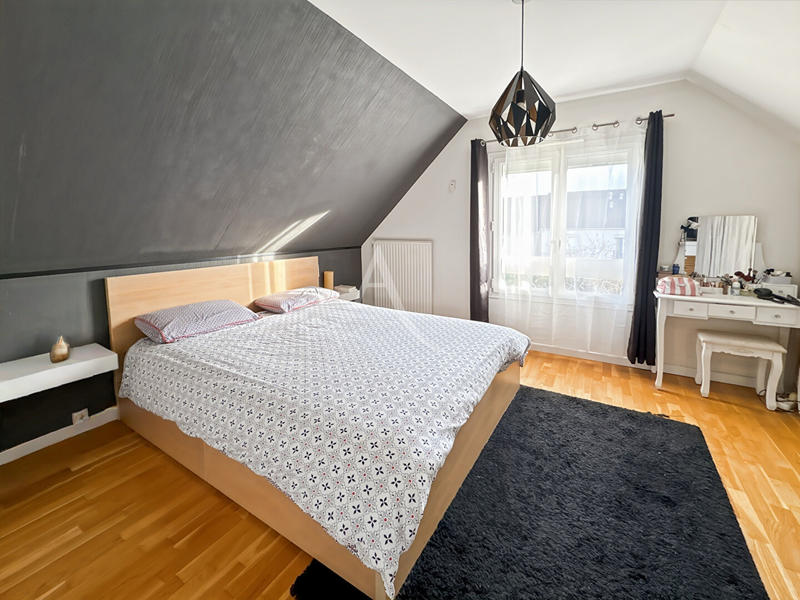 Maison - 93 m² - 5 pièces