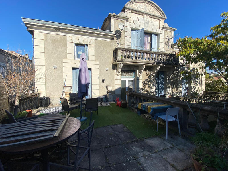 Maison - 275 m² - 13 pièces