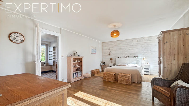 Maison - 208 m² - 7 pièces