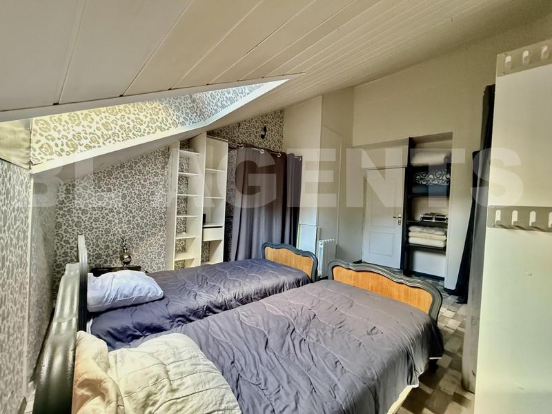 Maison - 225 m² - 8 pièces